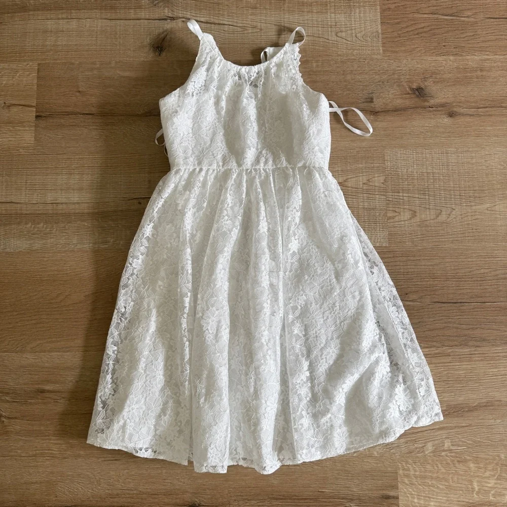 David’s Bridal White Illusion Lace Tie Back Halter Flower Girl Dress, 8 - Picture 2 of 5